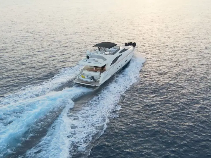 2004 Ferretti Yachts 680