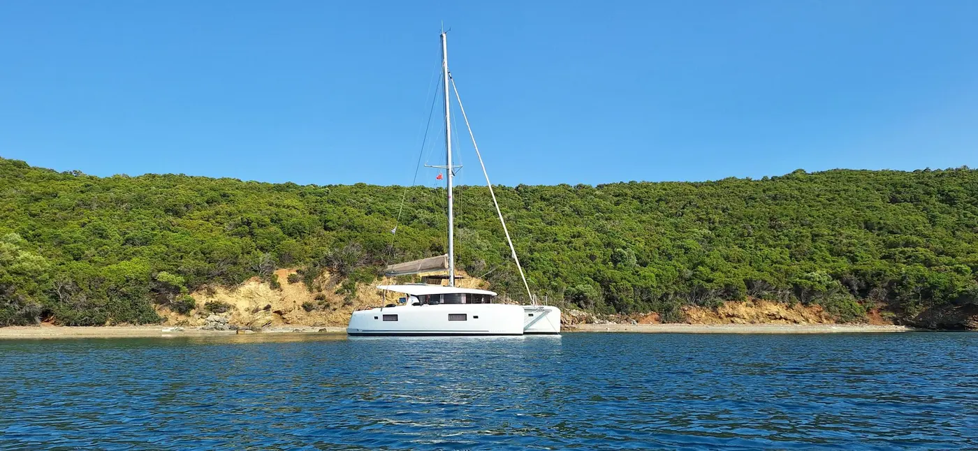 2019 Lagoon 42, photo 1 of 7